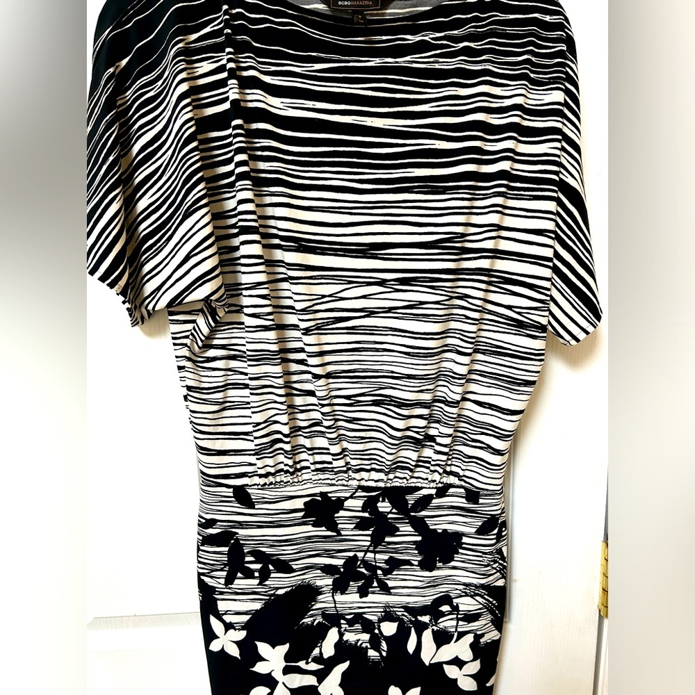 Stretchy material/Fitted bottom dress